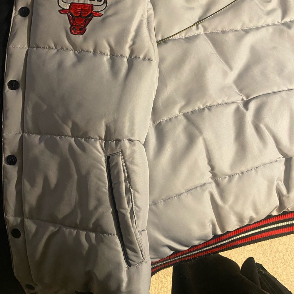 Bulls reversible vest great condition - Picture 2 of 3